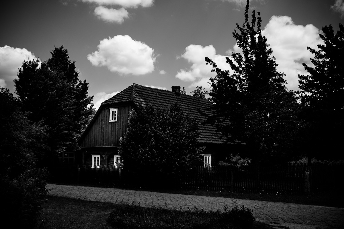 Ein altes Holzhaus im Muesumsdorf Rietschen